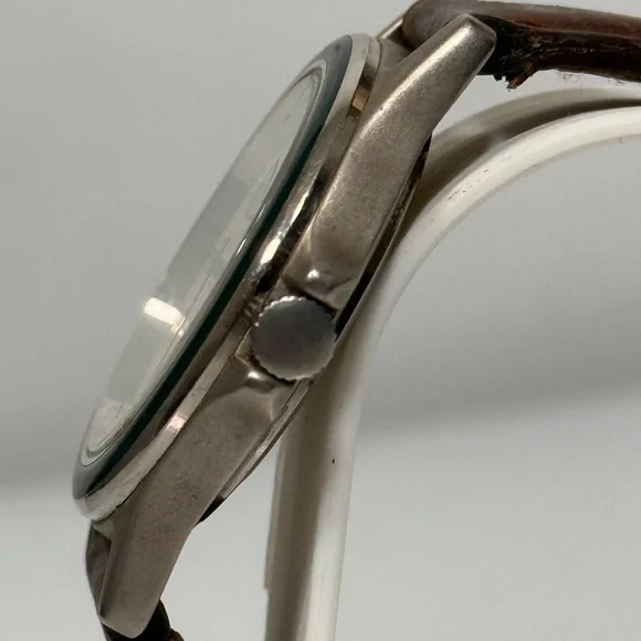 Eddie Bauer Field Watch Green Bezel Cream Dial New Battery - Picture 4 of 12